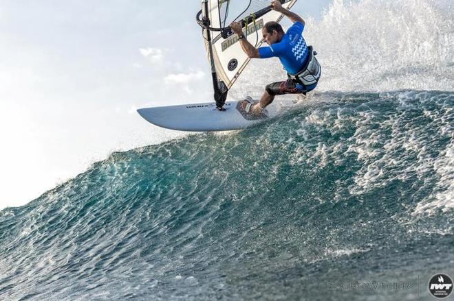 Kai Katchadourian dropping in – Aloha Classic ©  Si Crowther / IWT