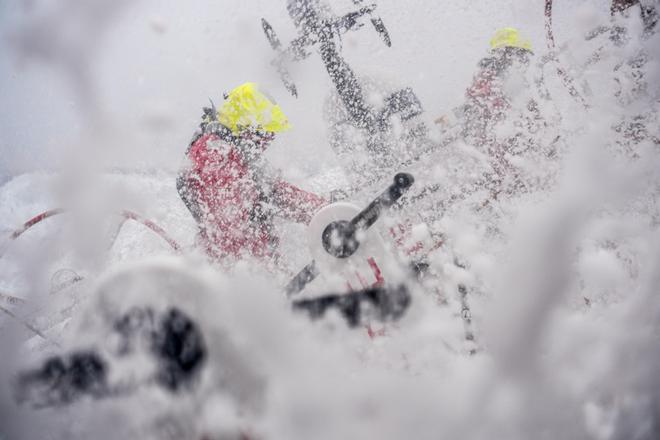 Day 17, Leg 2, Lisbon to Cape Town, on board MAPFRE, Antonio Cuervas-Mons and Tamara Echegoyen between water. 21 November, 2017 – Volvo Ocean Race ©  Ugo Fonolla / Volvo Ocean Race