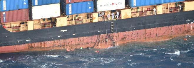 The solo sailor from the yacht Ilanga is hauled up the topside of the Southern Lily. November 18, 2017 © New Zealand Defence Force