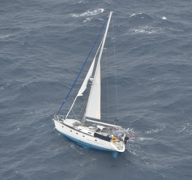 The yacht Ilanga is now adrift after her her skipper was taken off by the Southern Lily. November 18, 2017 © New Zealand Defence Force