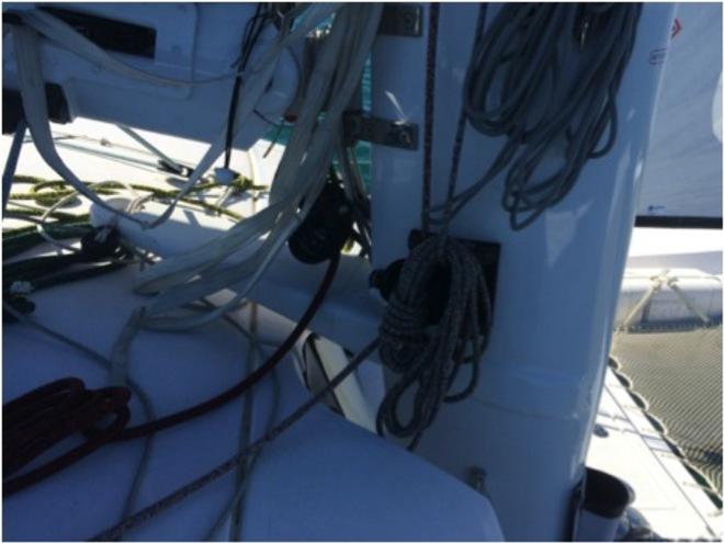 Rotating carbon mast © Multihull Central