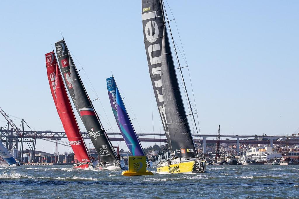 Start of Leg 2. Day 1 from Lisbon to Cape Town.  05 November, 2017. ©  Jesus Renedo / Volvo Ocean Race