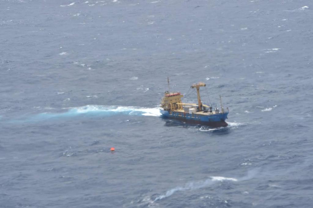 The Norfolk Guardian circles the liferaft off the Waimanu - November 18, 2017 © New Zealand Defence Force