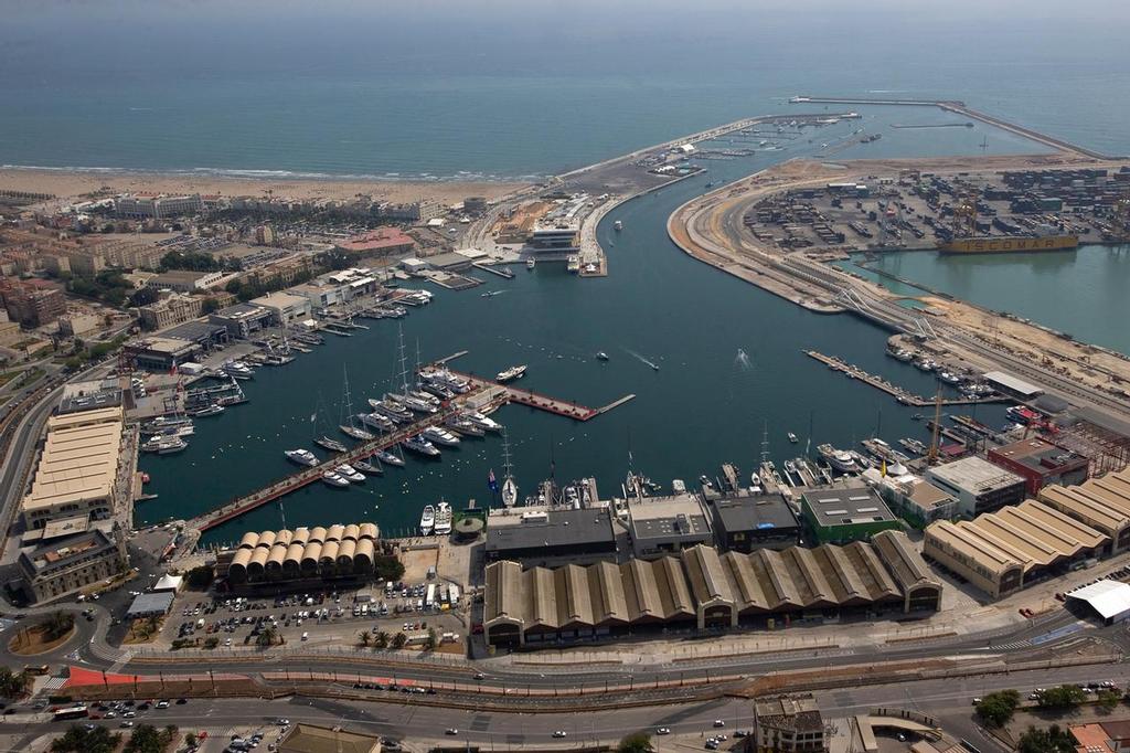 In Valencia the Darsena turned a shabby piece of waterfront into an integrated America’s Cup and marine sports facility pictured in may 2006. Unfortuately by shopping the venue there were no home fans for the Swiss defender. 2006/Photo:Carlo Borlenghi © ACM 2007/Carlo Borlenghi