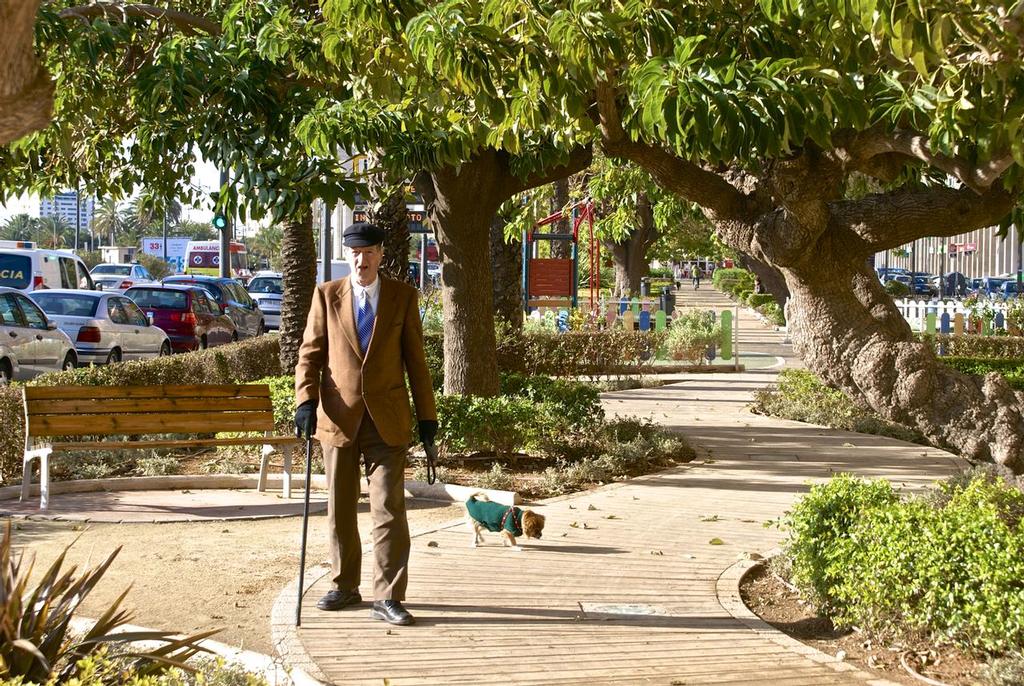 In contrast to Bermuda and San Francisco, Valencia integrated with the bases on the other side of the street in the Darcena.                   © Richard Gladwell www.photosport.co.nz