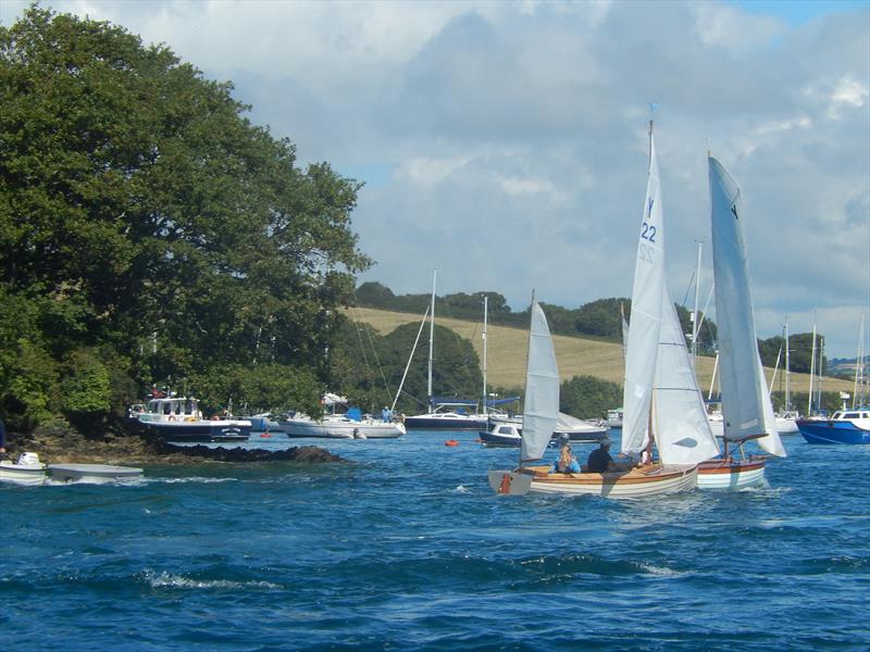 Yawls in the yellow pinch zone hoping the estuary breeze will propel them to wind in the 'Bag' photo copyright Malcolm Mackley taken at Salcombe Yacht Club and featuring the Salcombe Yawl class