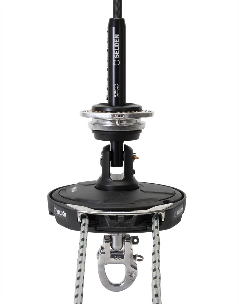 CXr - tack swivel - photo © Seldén Mast