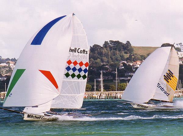 John Winning's Mitchell Cotts leads Rob Brown's Entrad on Waitemata Harbour, Auckland in 1986 photo copyright Archive taken at Australian 18 Footers League and featuring the 18ft Skiff class