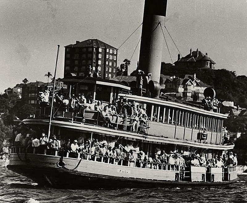 18 Footer Spectator Ferry Kubu in 1950 - photo © Archive