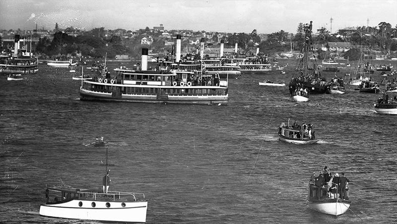 1935, seven spectator ferries lined up at a League race - photo © Archive