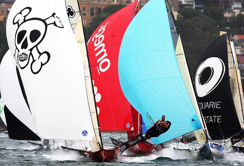 Appliances Online leads the spinnaker charge at the 2009 JJ Giltinan Championship - photo © Frank Quealey