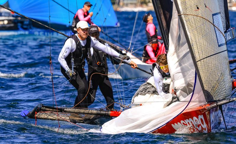 Smeg mürettebatının dip işaretine yaklaşırkenki konsantrasyonu - fotoğraf © SailMedia