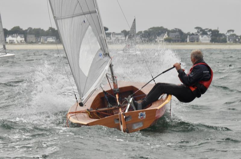 Kim Furness powering his Gosling upwind at the Solo Nation's Cup in Carnac - photo © Will Loy