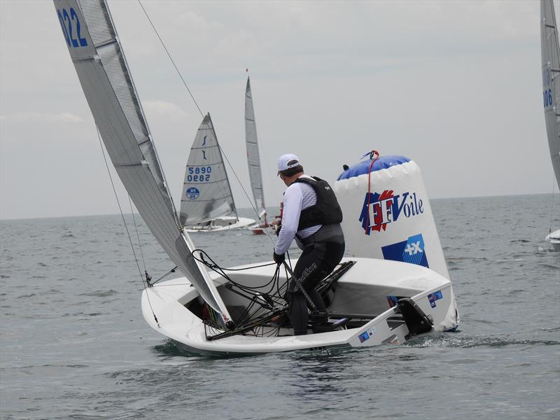 Chris Brown rounds the gate mark at the Solo Nation's Cup in Carnac - photo © Will Loy