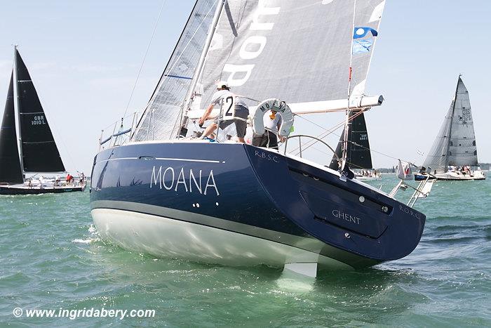 Moana hits the beach on day 3 at Lendy Cowes Week - photo © Ingrid Abery / www.ingridabery.com