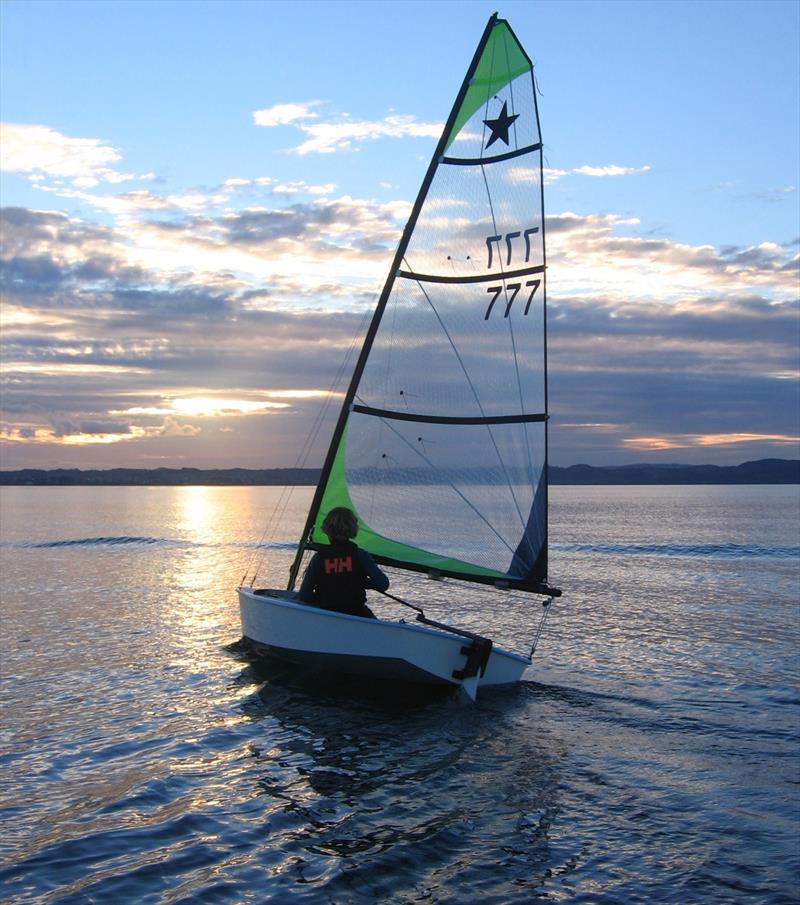 Sam MacKay sailing the prototype fibreglass Starling. In an effort to modernise the rig for the Korean marketplace, carbon spars and a radial mylar sail were fitted. The 777 sail numbers were thought to be a lucky combination in that country photo copyright Brian Peet taken at  and featuring the Starling class