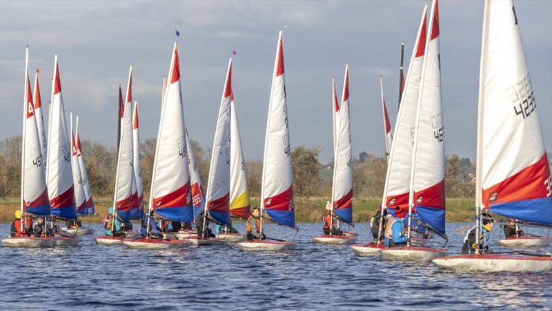 Start line action at R3 – Notts County photo copyright Notts County SC taken at Notts County Sailing Club and featuring the Topper class