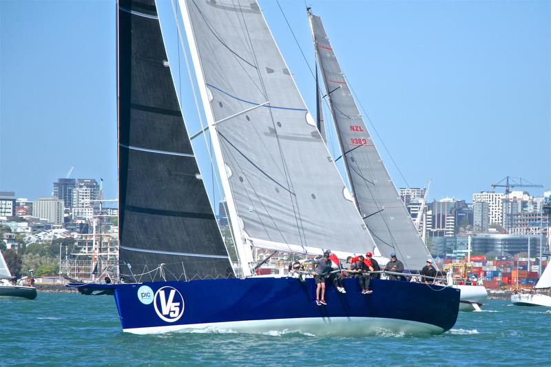 The Alan Andrews designed V5 uses Hall Spars' Ultra Flex (or flutter battens) and Flex battens (larger battens) which shape well into the mainsail - photo © Richard Greenwood