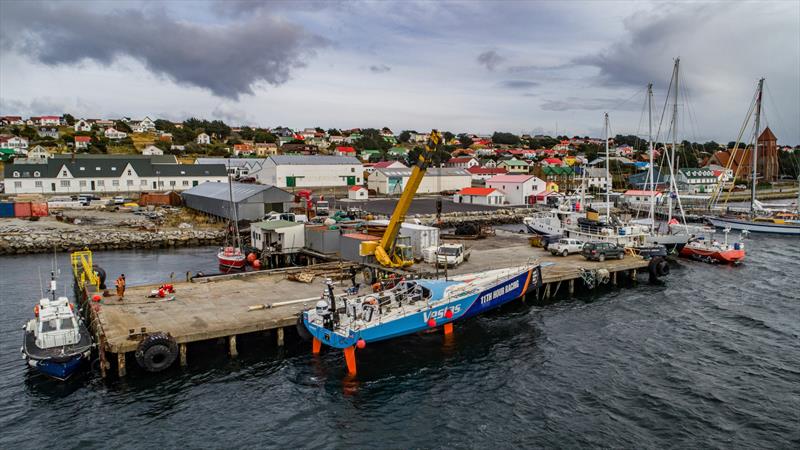 Leg 7 from Auckland to Itajai, day 21 on board Vestas 11th Hour. 07 April, . Mast Accident - Falkland Islands - photo © Jeremie Lecaudey / Volvo Ocean Race