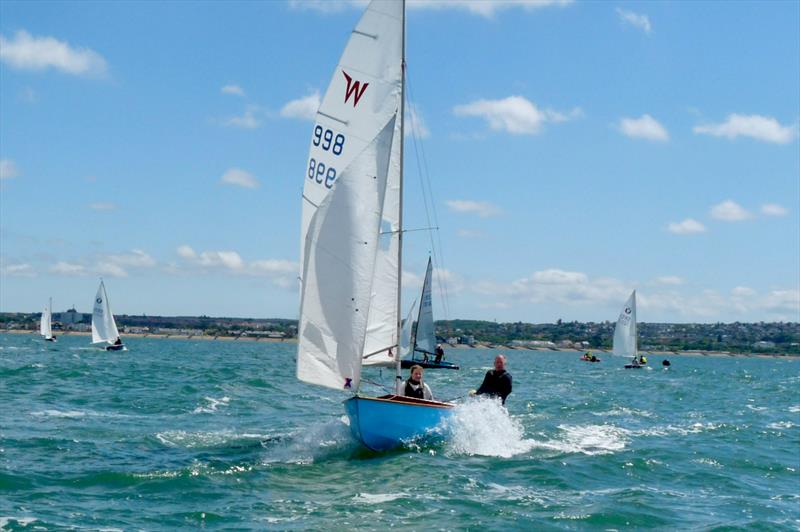 Colin and Lexie Goodman showing how a Woodie can move - Wayfarer Southern Area Championships at Whitstable - photo © Matthew King