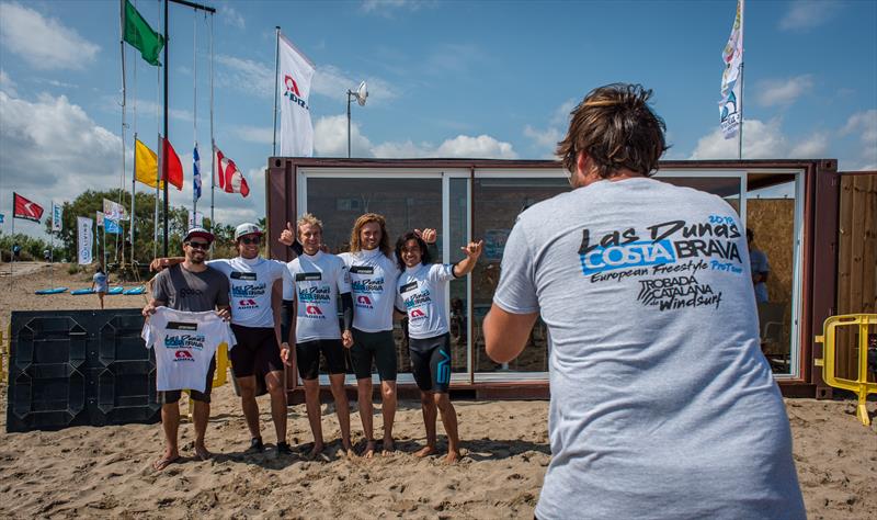 Riders of tow-in qualification heat A - EFPT Las Dunas Costa Brava - photo © Sergi F. Moure