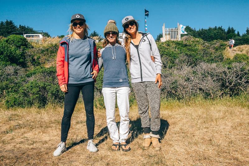 Arrianne Aukes, Sarah Hauser, Maria Andres - Baja Desert Showdown - photo © Si Crowther / IWT