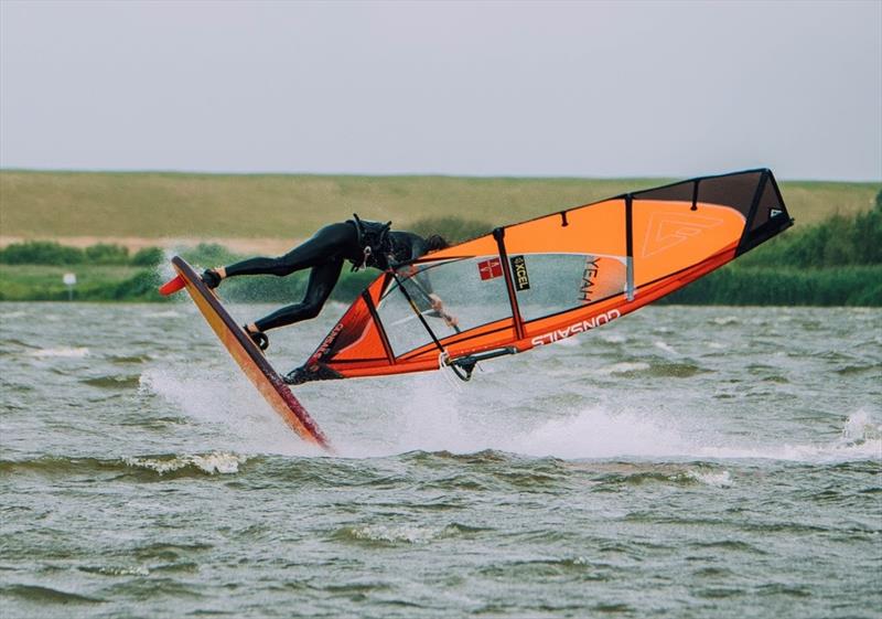 Lucas Nebelung rotating through one of his Air Funnels, that were rarely left without a Burner afterwards - photo © Cynthia David