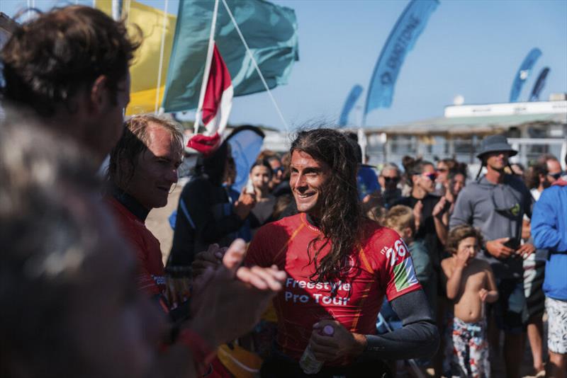 Despite his loss against Caers, Jacopo Testa was met with massive cheers and excitement from the crowd following his exit from the water after his final heat - photo © Richard Buchner