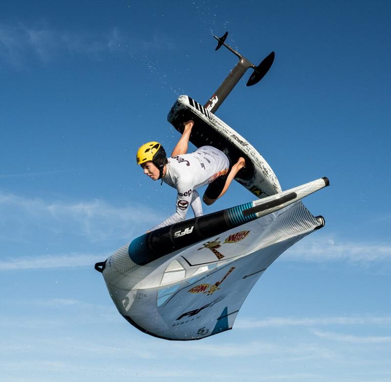 Castenskiold and Schlittenbauer crowned at the GWA Wingfoil World