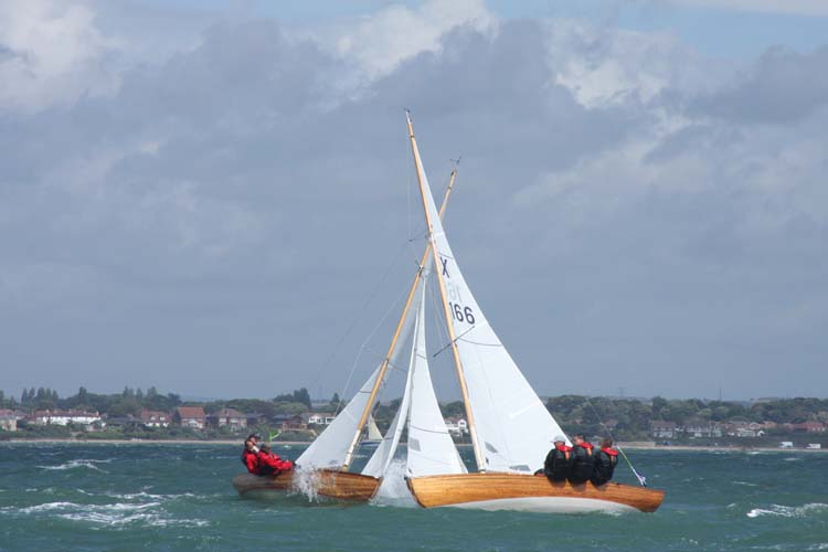 Simon Russell in Swallow crossing Stuart Jardine in Lone Star at Skandia Cowes Week 2008 - photo © Eddie Mays